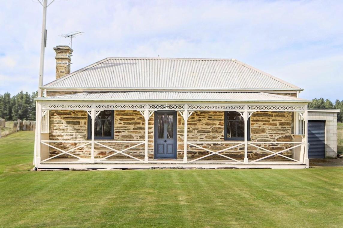 Taieri Bank - Middlemarch, Otago